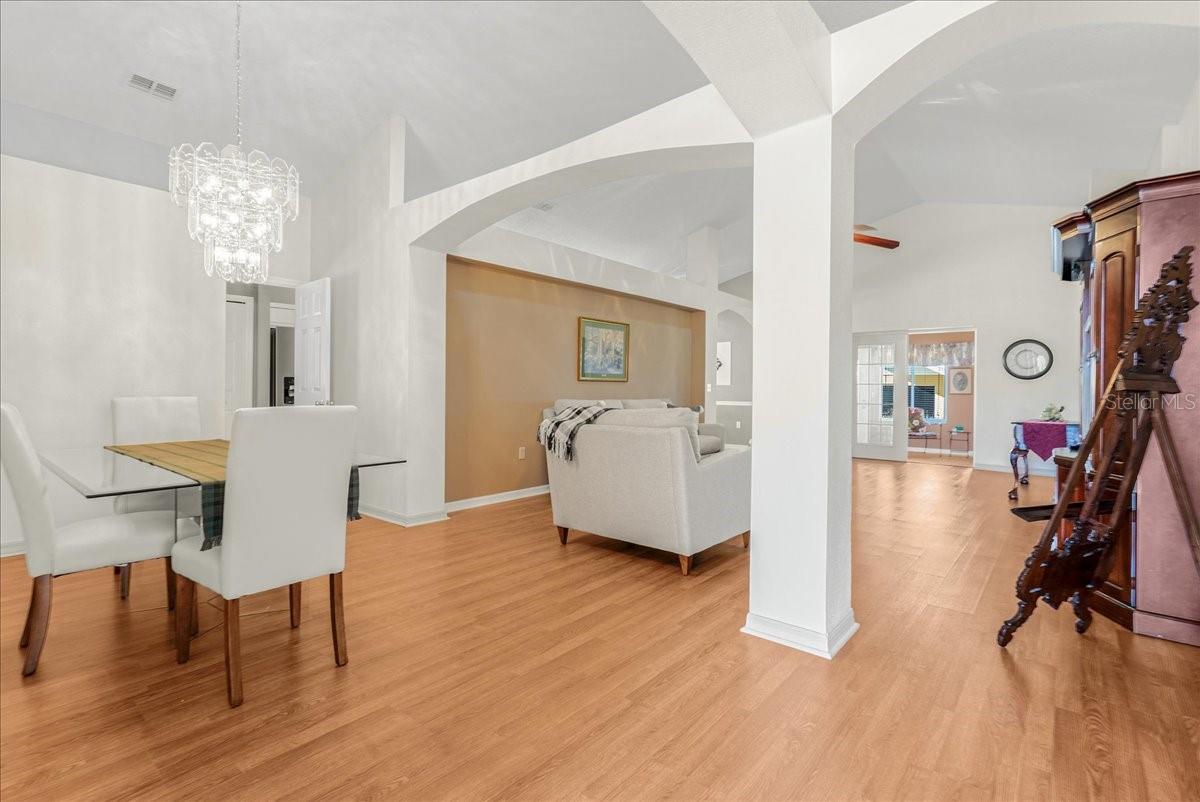 Image 11 of 37 For 120 Thornton Park Avenue