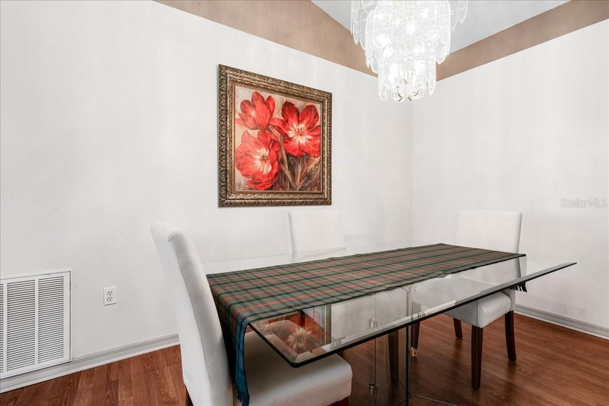 Image 12 of 37 For 120 Thornton Park Avenue