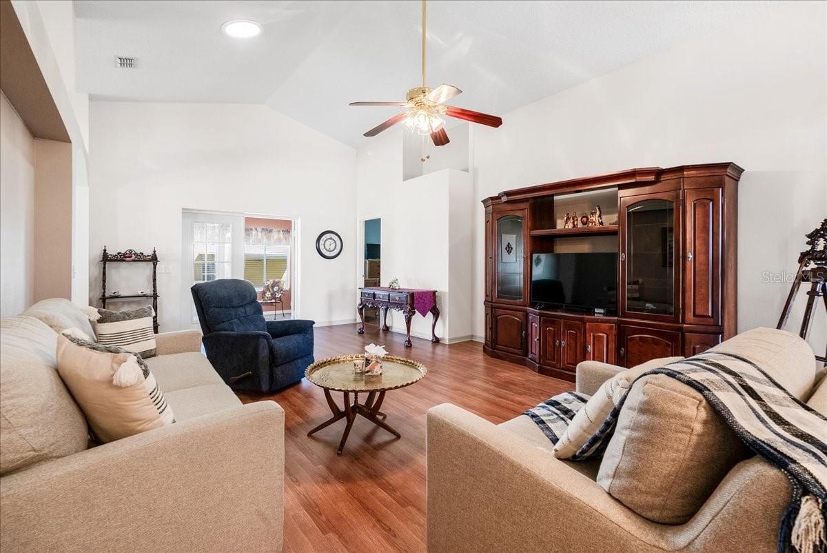 Image 13 of 37 For 120 Thornton Park Avenue