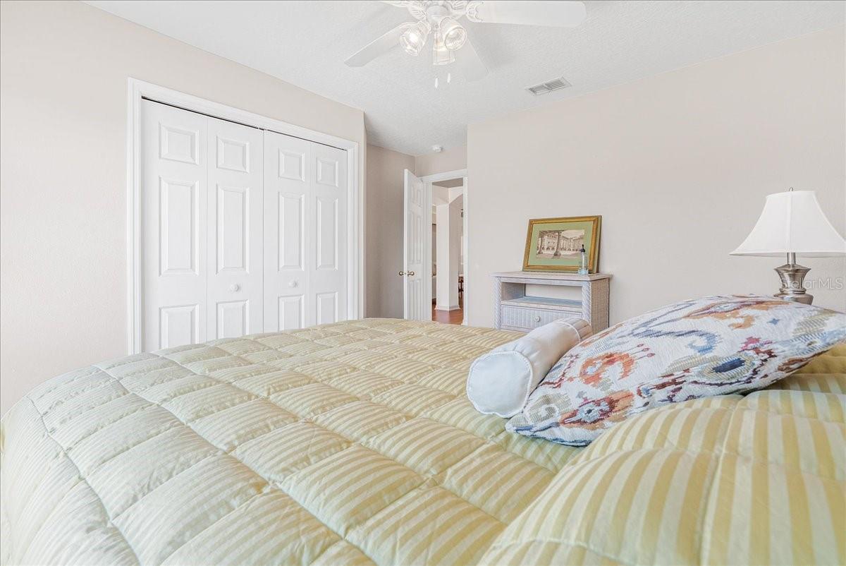 Image 21 of 37 For 120 Thornton Park Avenue