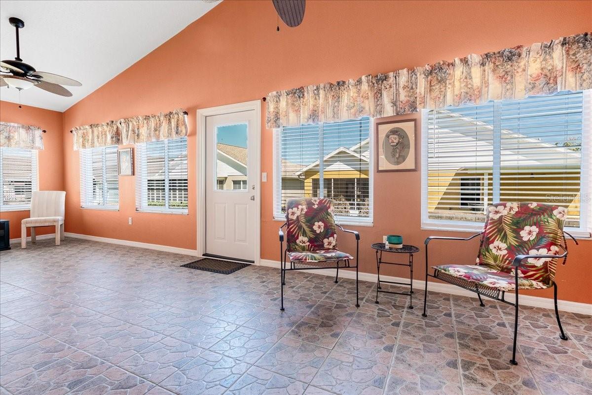 Image 27 of 37 For 120 Thornton Park Avenue