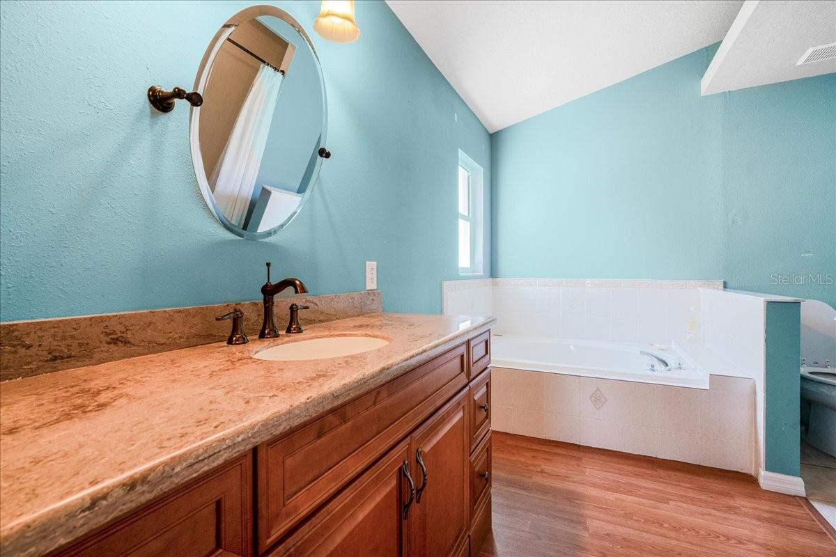 Image 3 of 37 For 120 Thornton Park Avenue