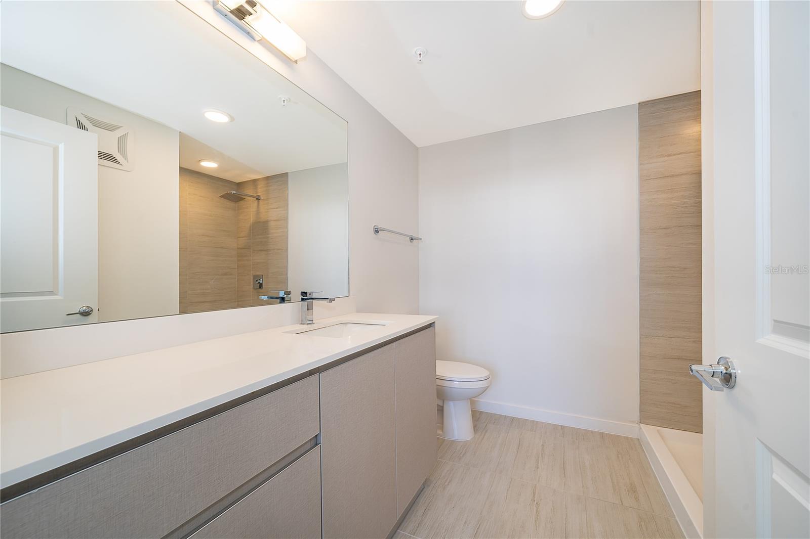 Image 13 of 26 For 5587 Millenia Park Blvd 113