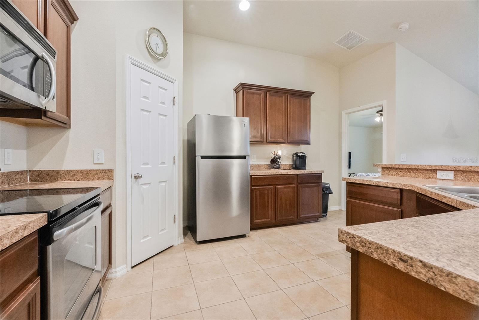 Image 11 of 47 For 677 Seneca Trail