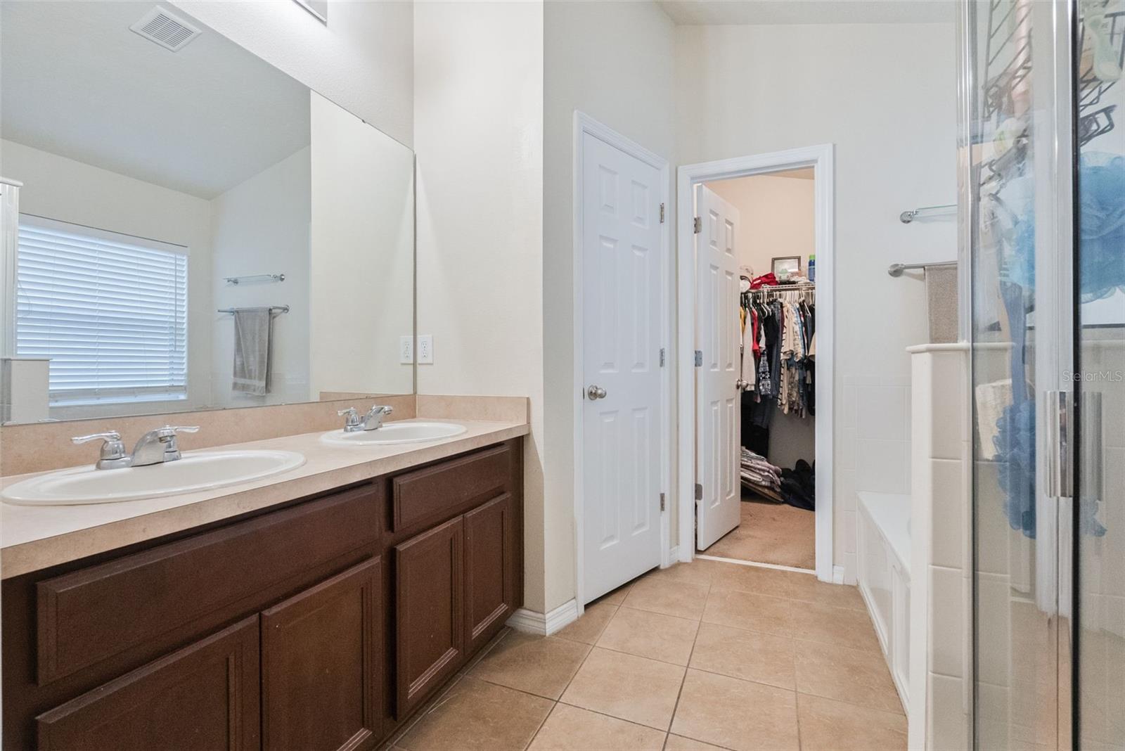 Image 27 of 47 For 677 Seneca Trail