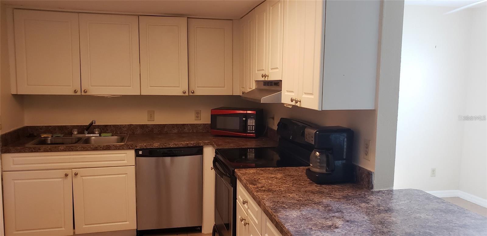 Image 5 of 10 For 9927 Turf Court 5