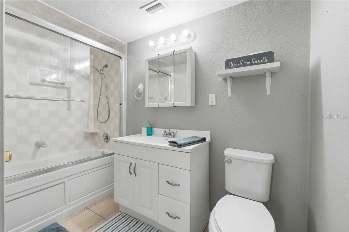 Image 28 of 53 For 1240 Alligator Alley