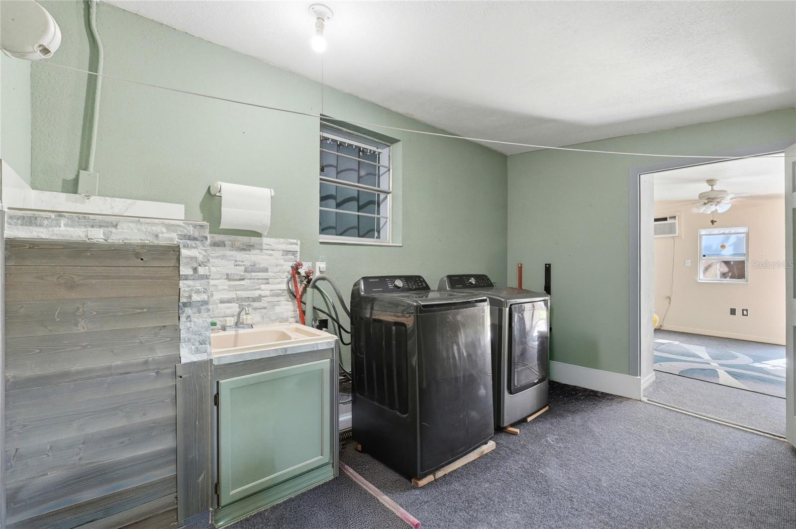 Image 31 of 53 For 1240 Alligator Alley