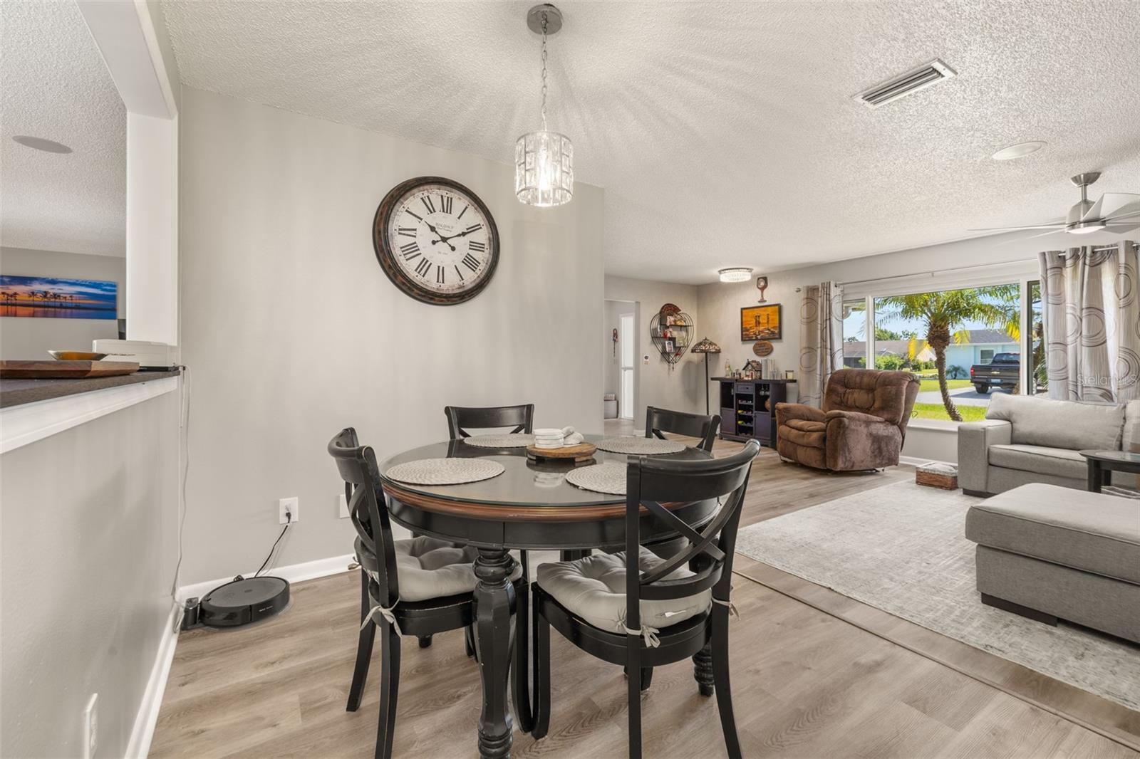 Image 14 of 93 For 2 Claymont Court S