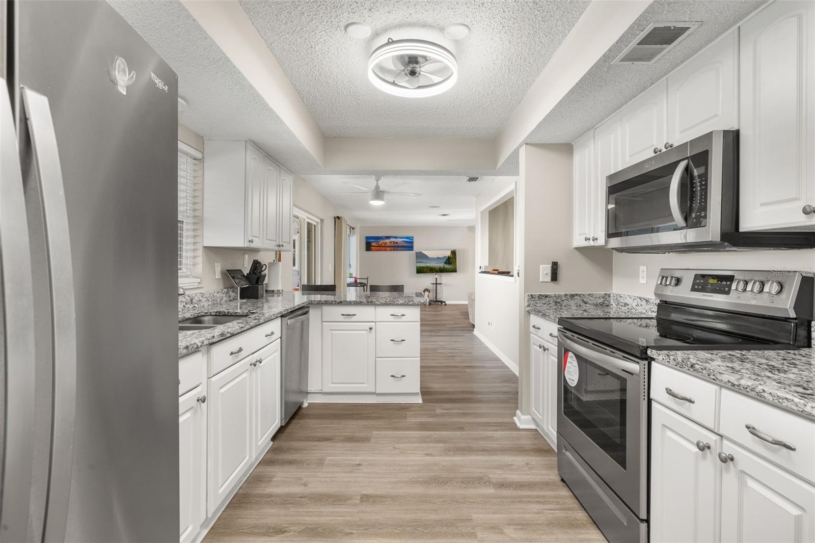 Image 21 of 93 For 2 Claymont Court S