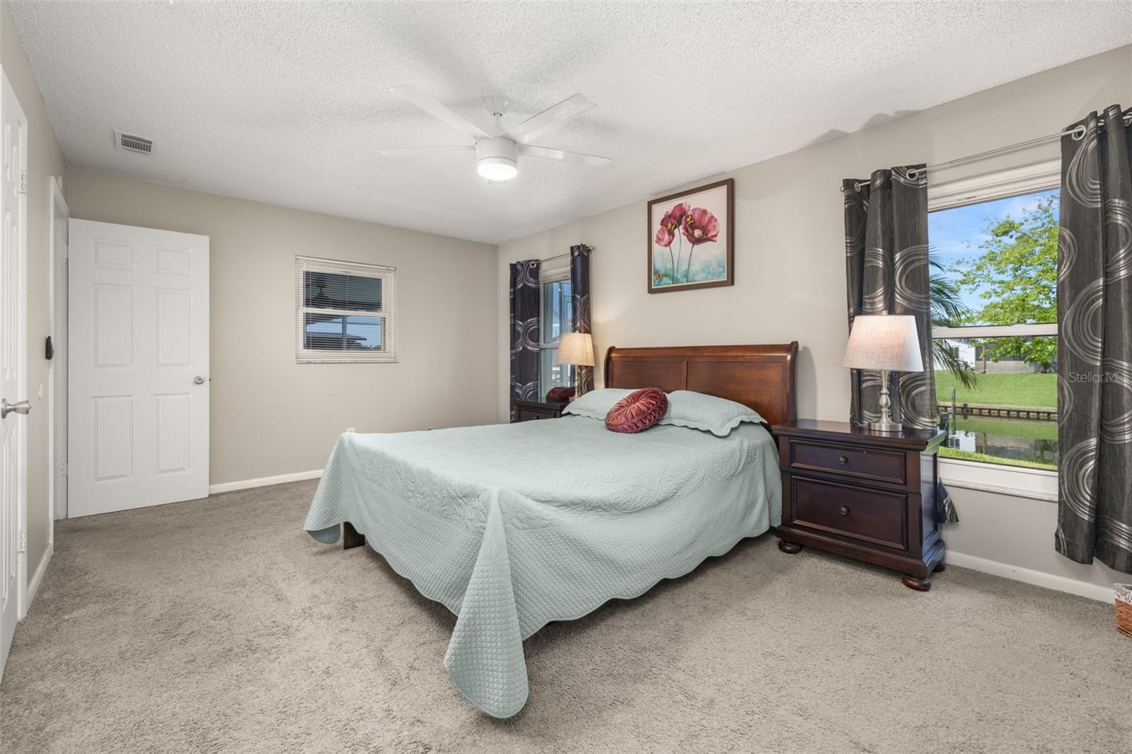 Image 34 of 93 For 2 Claymont Court S