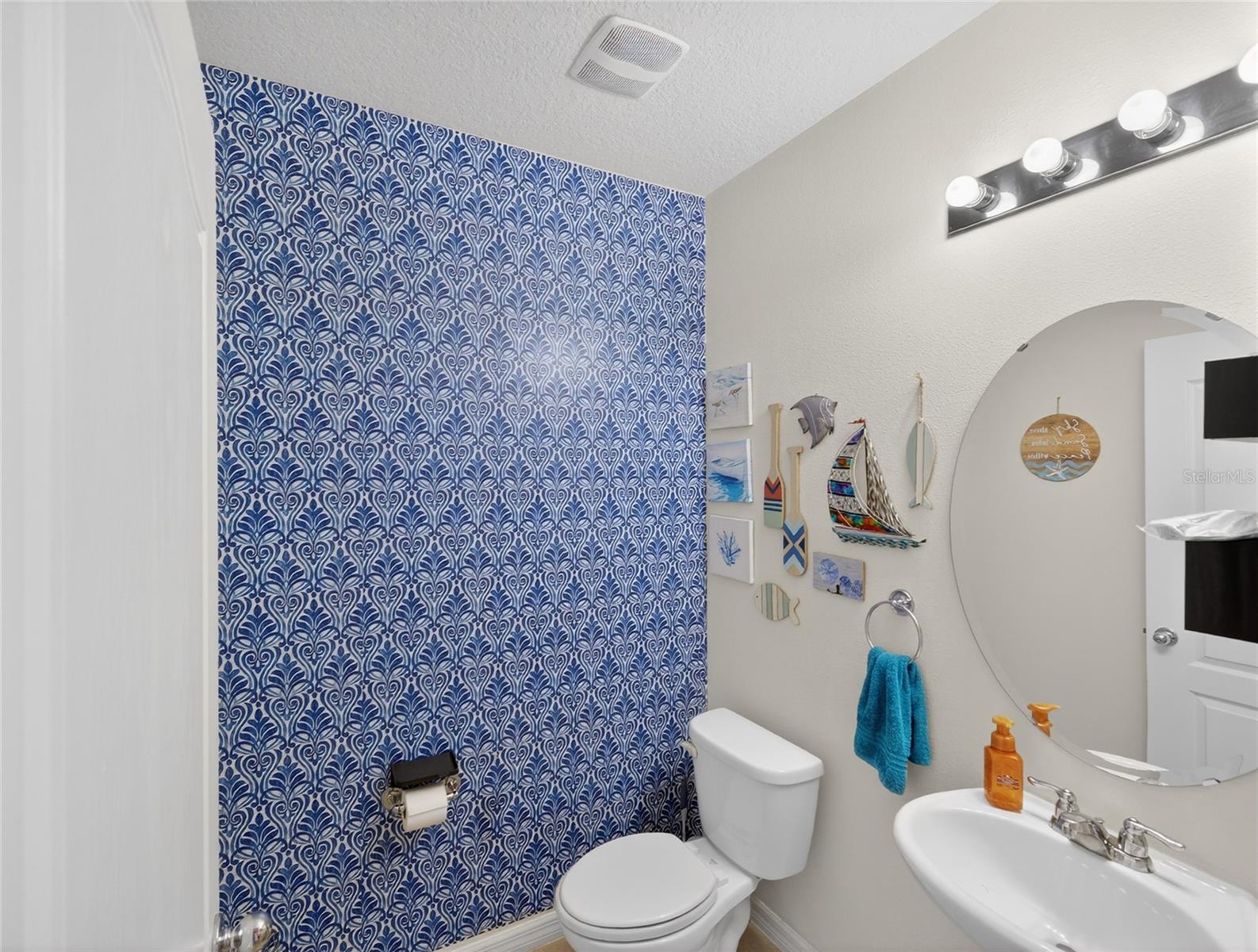 Image 19 of 32 For 885 Freedom Boulevard