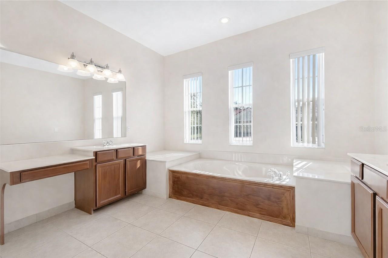 Image 10 of 18 For 3821 Shoreview Drive