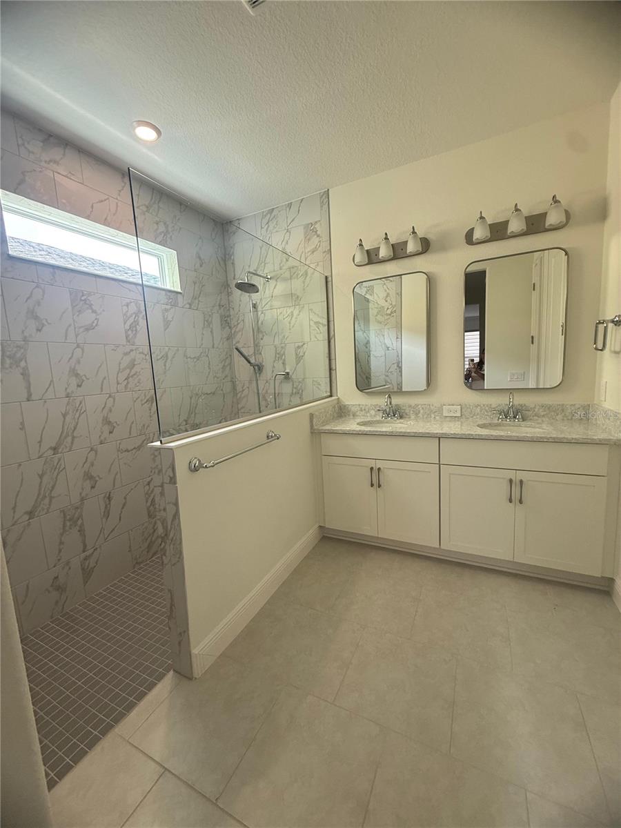 Image 24 of 29 For 9803 Gobat Alley