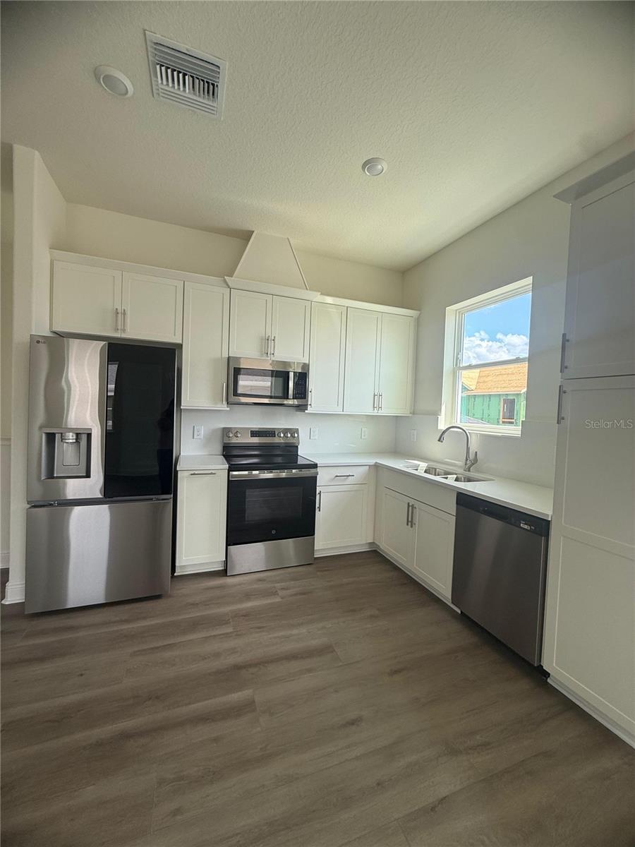 Image 7 of 29 For 9803 Gobat Alley