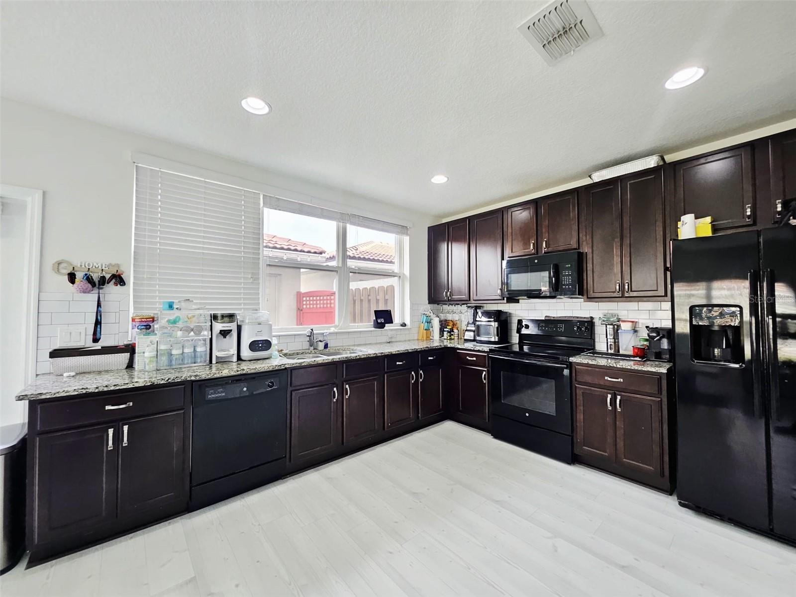 Image 6 of 43 For 3102 Camino Real Dr N