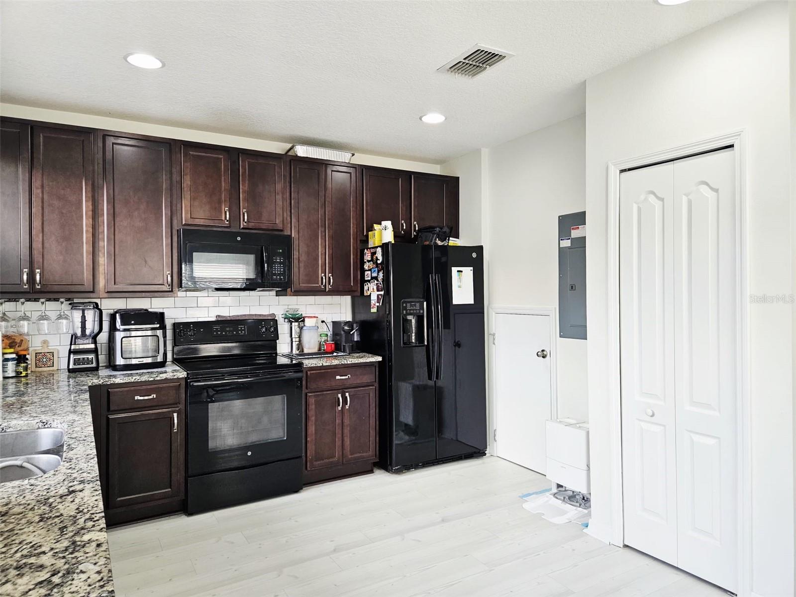 Image 8 of 43 For 3102 Camino Real Dr N