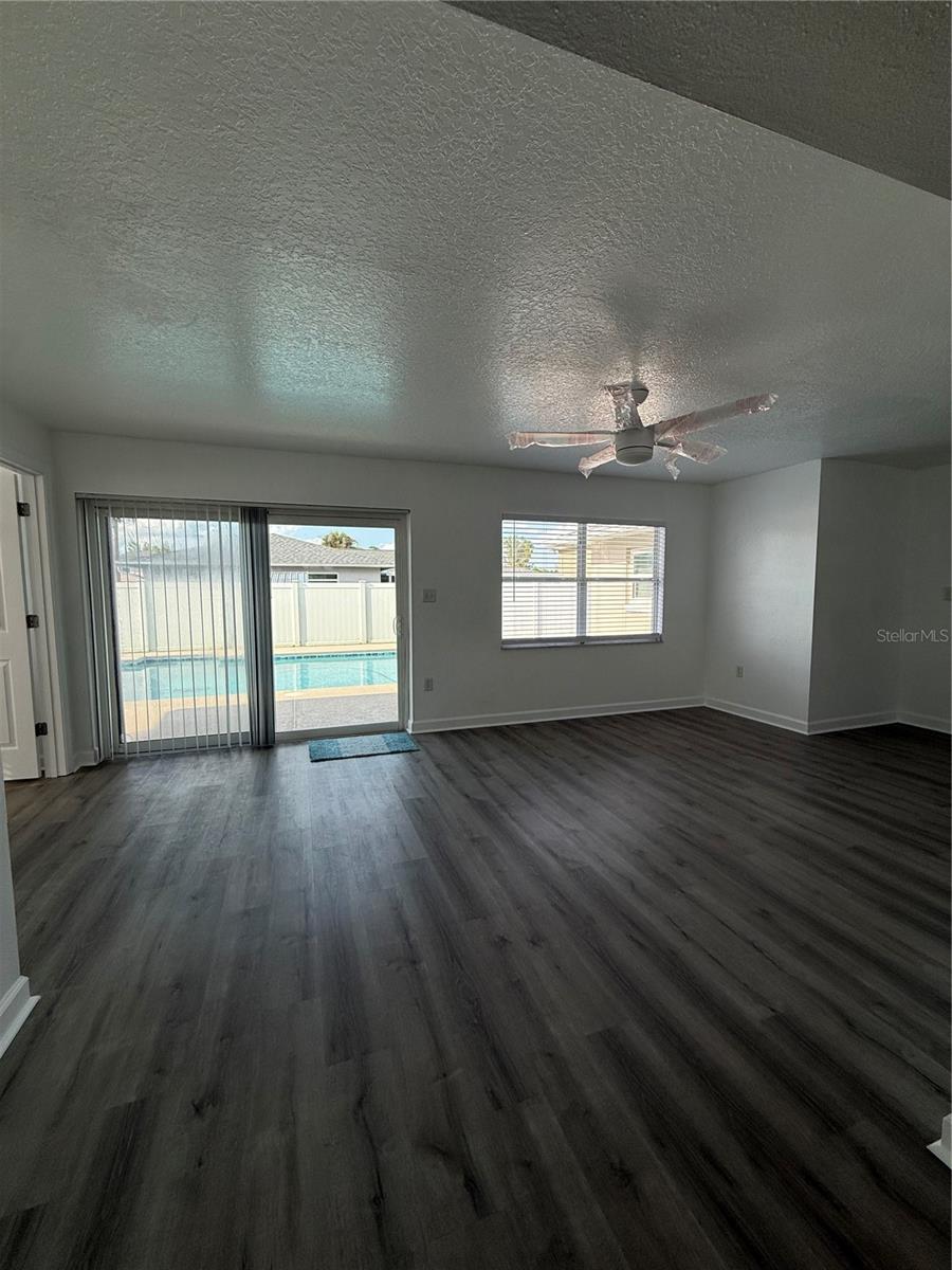 Image 12 of 31 For 1809 Paradise Drive