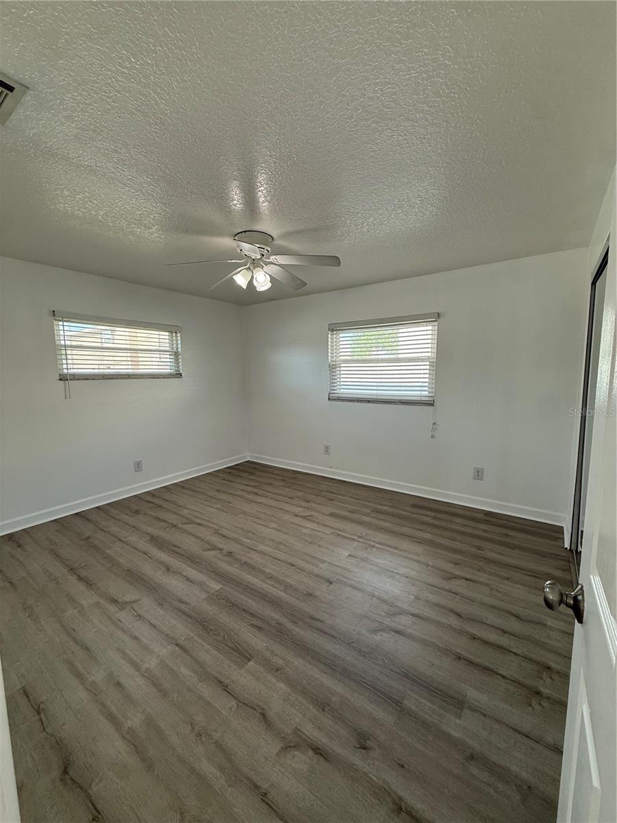 Image 23 of 31 For 1809 Paradise Drive