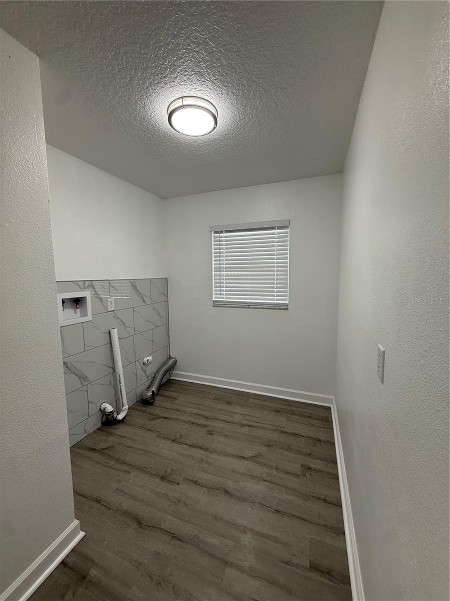 Image 25 of 31 For 1809 Paradise Drive