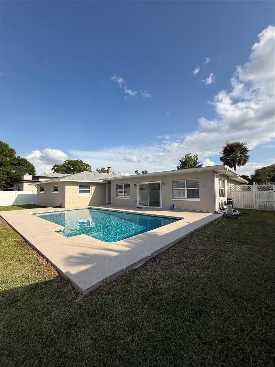 Image 26 of 31 For 1809 Paradise Drive