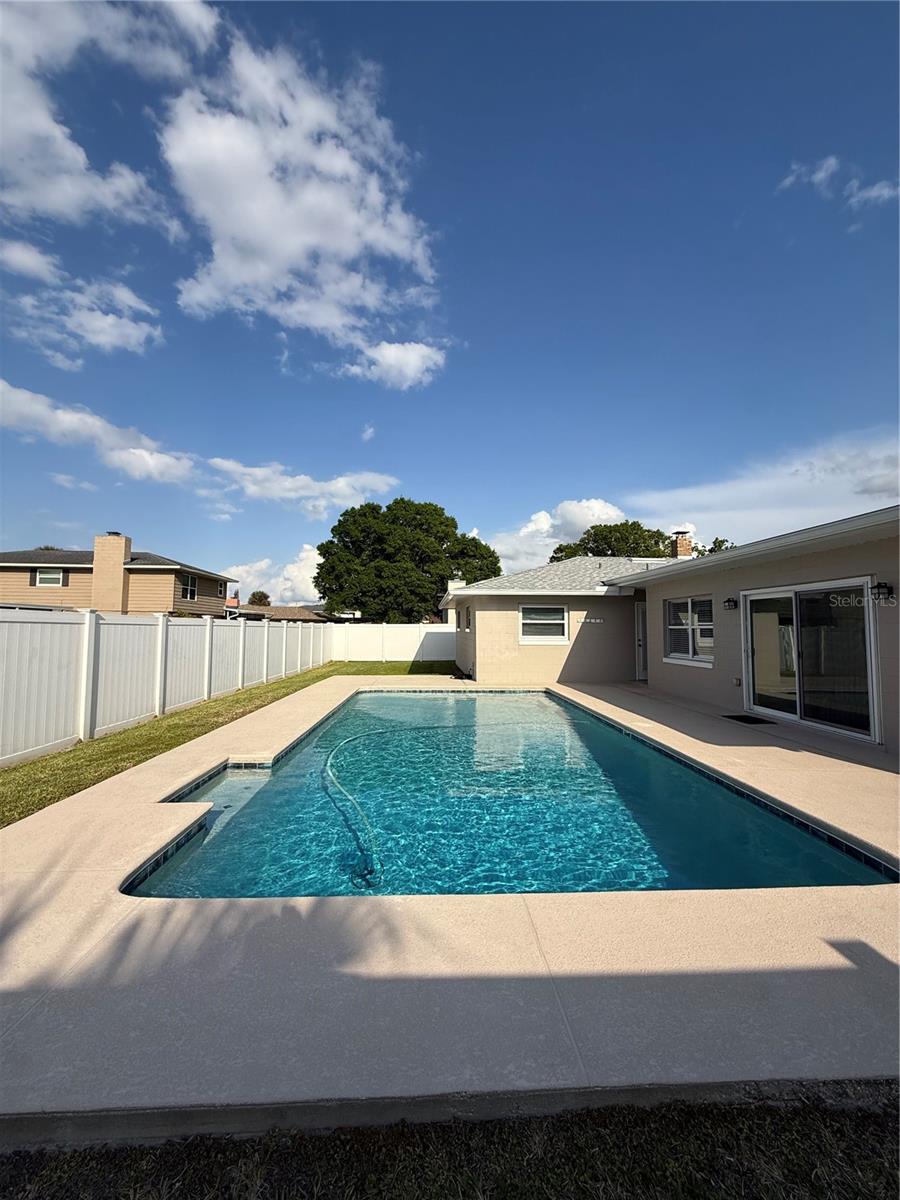 Image 27 of 31 For 1809 Paradise Drive