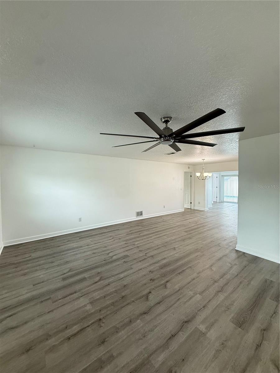 Image 4 of 31 For 1809 Paradise Drive