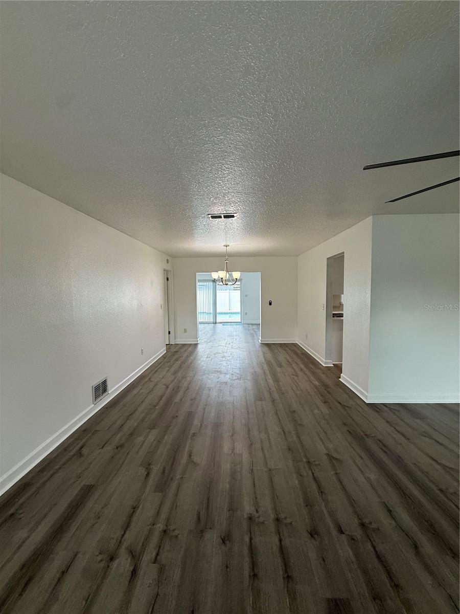 Image 5 of 31 For 1809 Paradise Drive