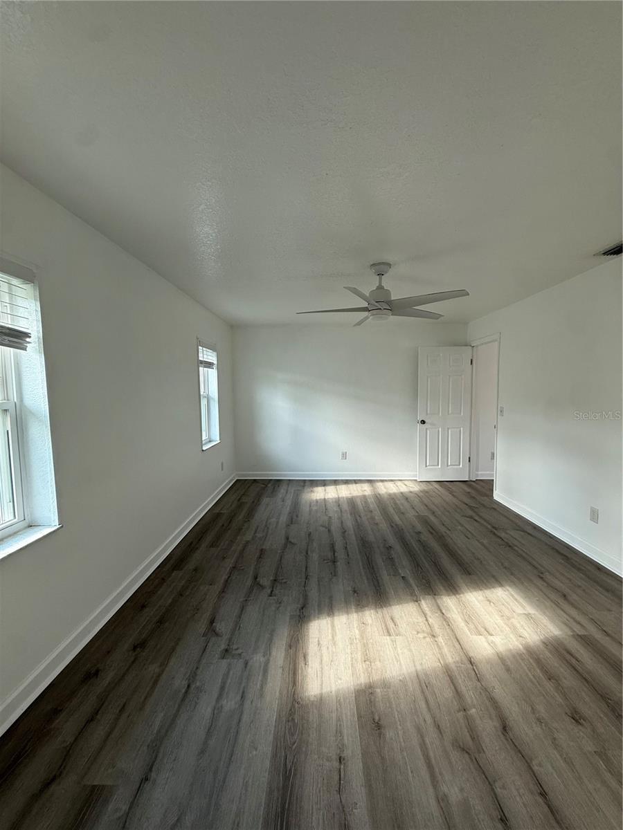 Image 7 of 31 For 1809 Paradise Drive