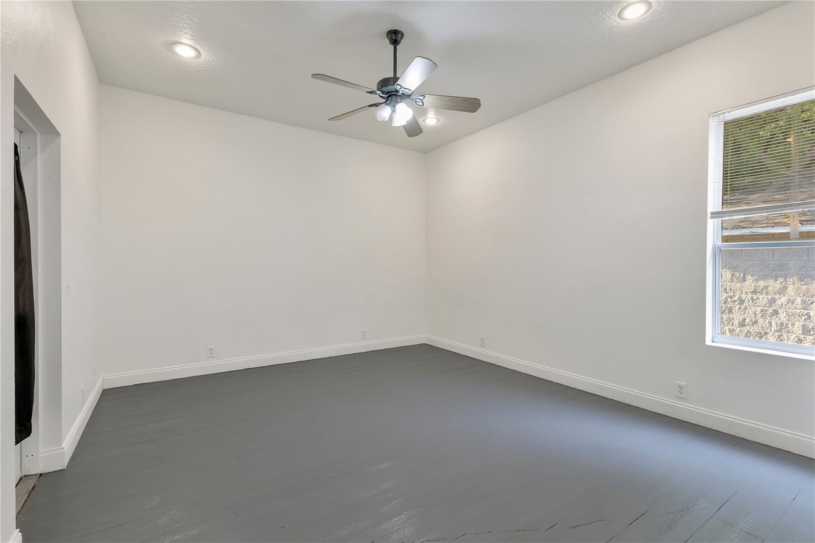 Image 12 of 30 For 704 Grape Avenue