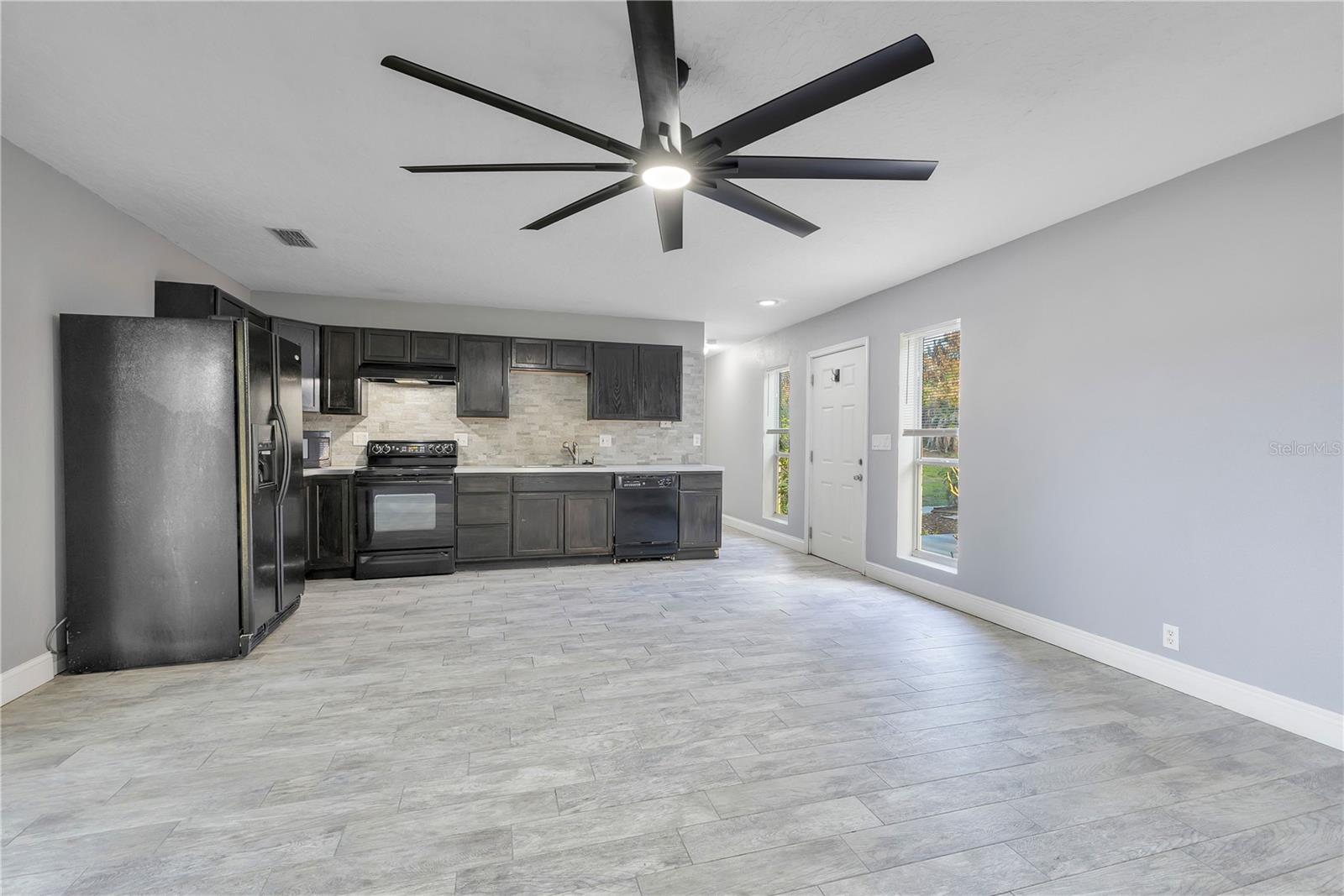 Image 15 of 30 For 704 Grape Avenue