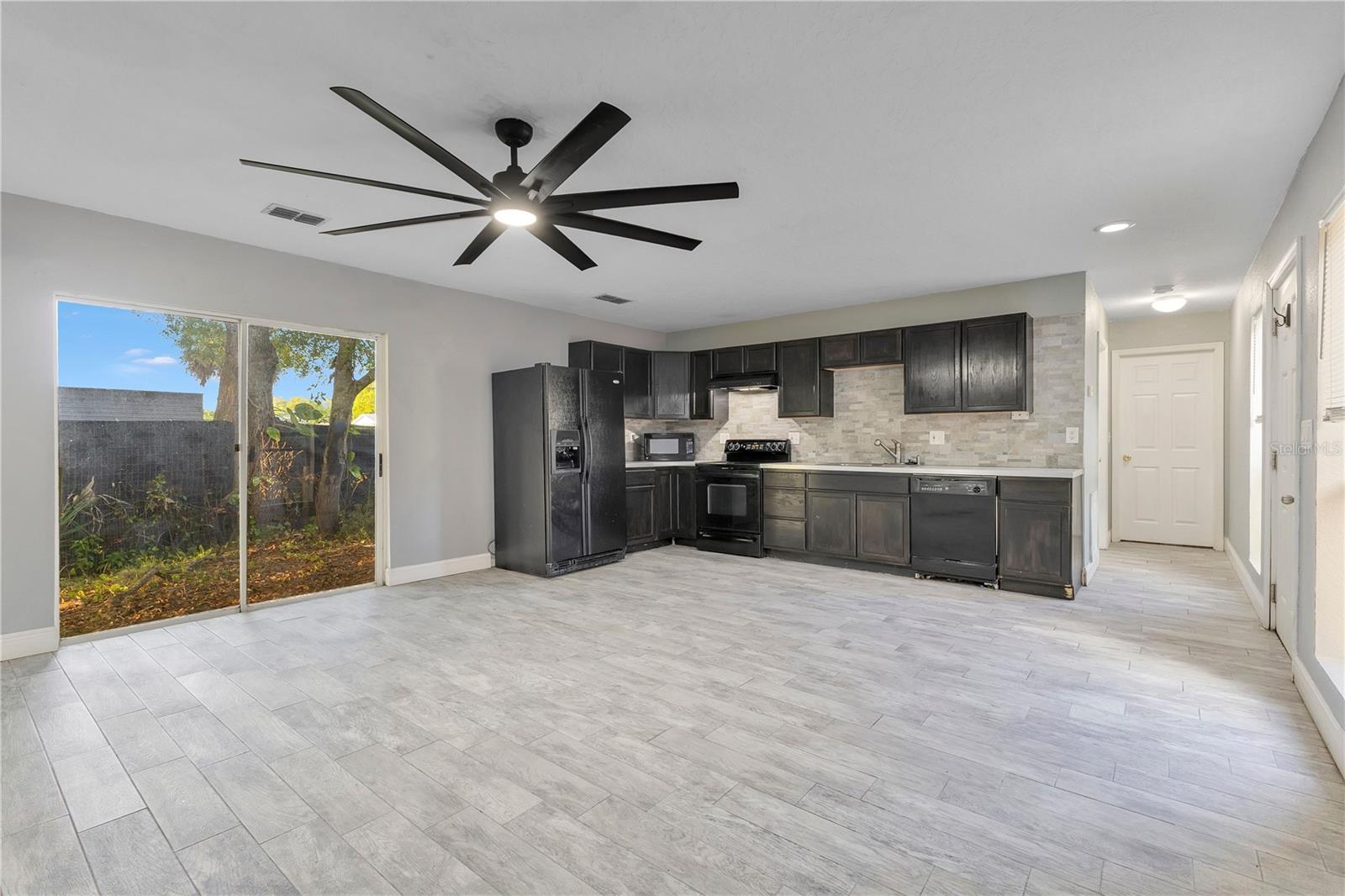 Image 16 of 30 For 704 Grape Avenue