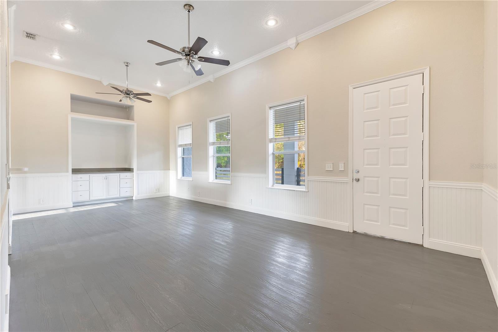 Image 3 of 30 For 704 Grape Avenue