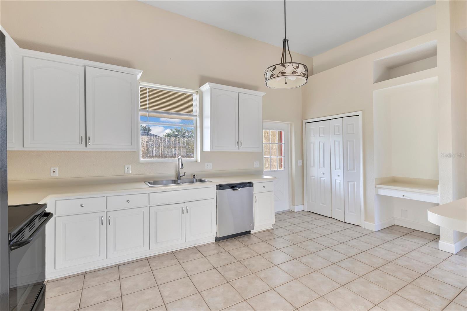 Image 5 of 30 For 704 Grape Avenue