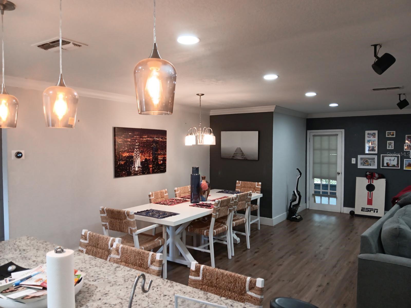 Image 14 of 47 For 10633 Windsor Place