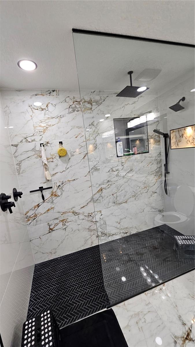 Image 24 of 47 For 10633 Windsor Place