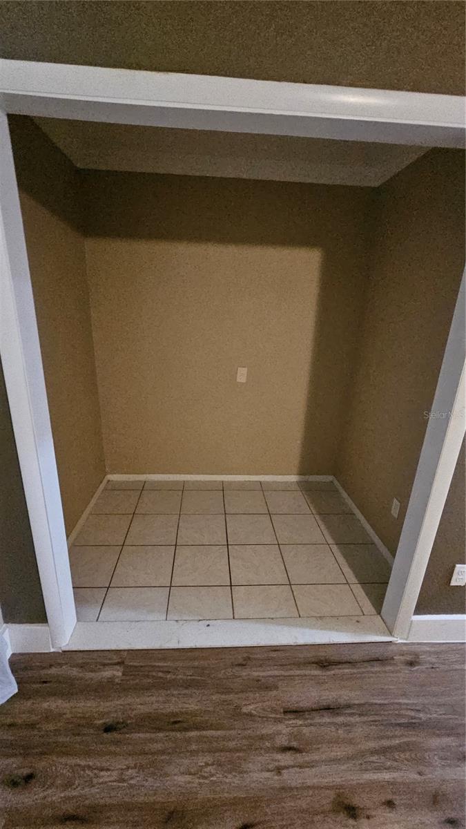 Image 33 of 47 For 10633 Windsor Place