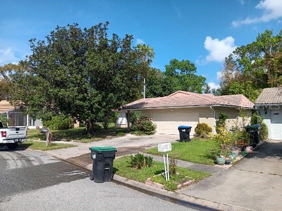 Image 4 of 47 For 10633 Windsor Place