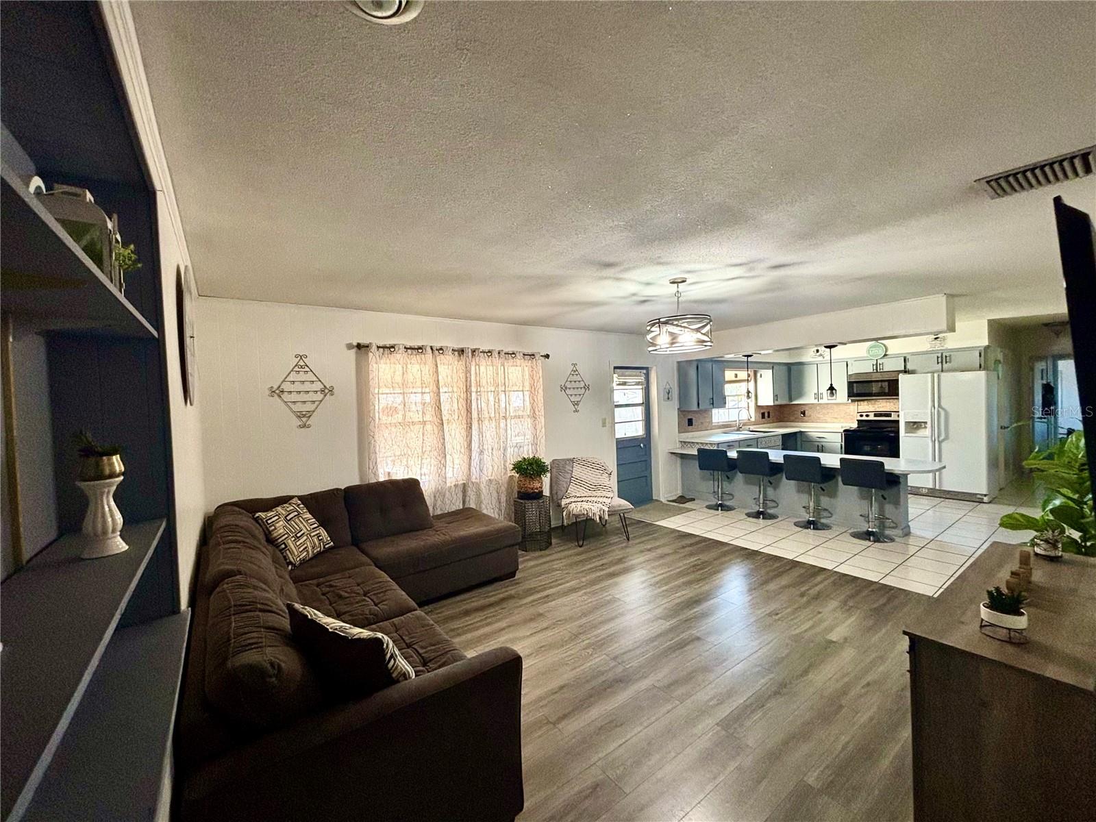 Image 3 of 19 For 628 Seminole Avenue