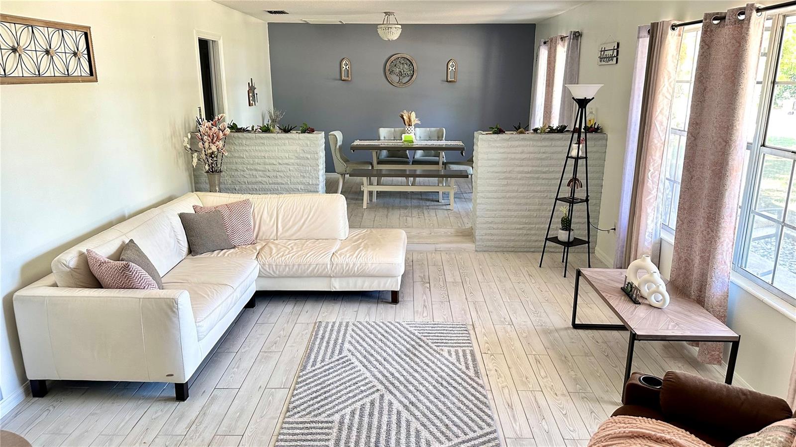 Image 5 of 19 For 628 Seminole Avenue