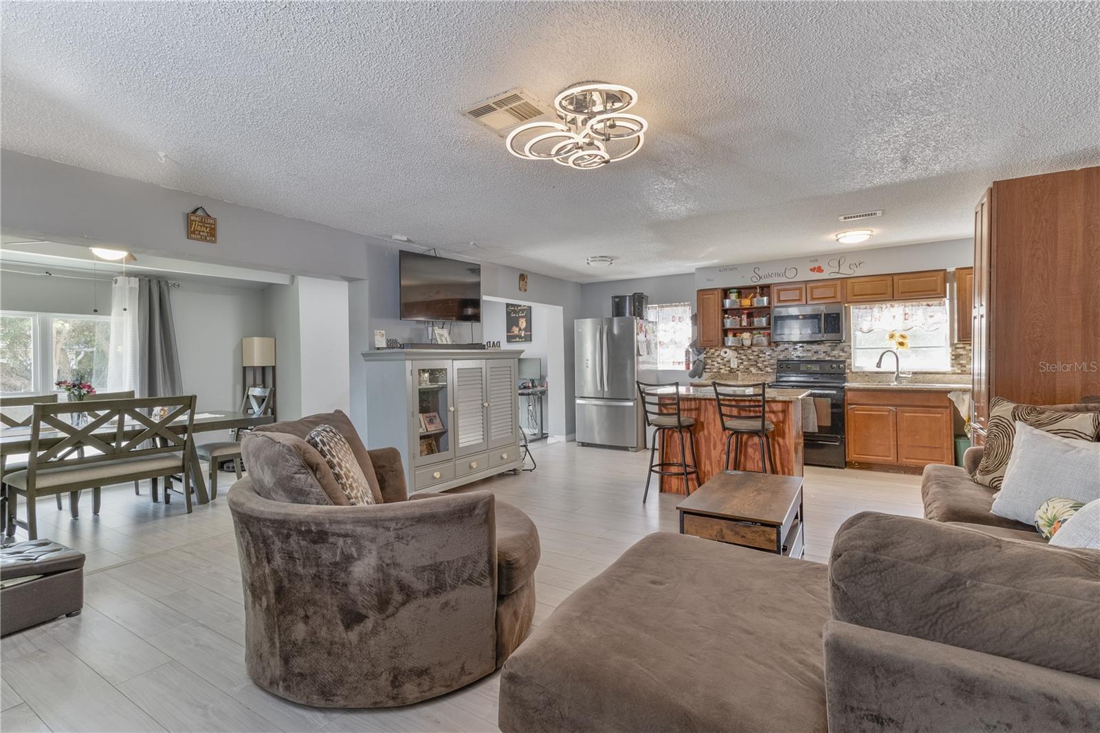 Image 3 of 18 For 3112 Oranole Road