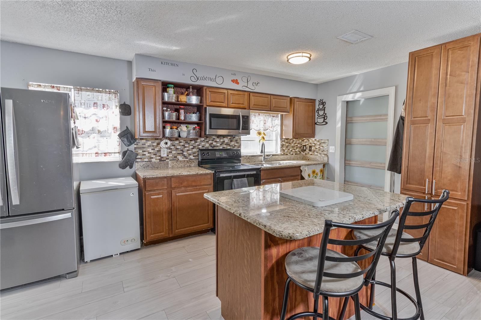 Image 5 of 18 For 3112 Oranole Road