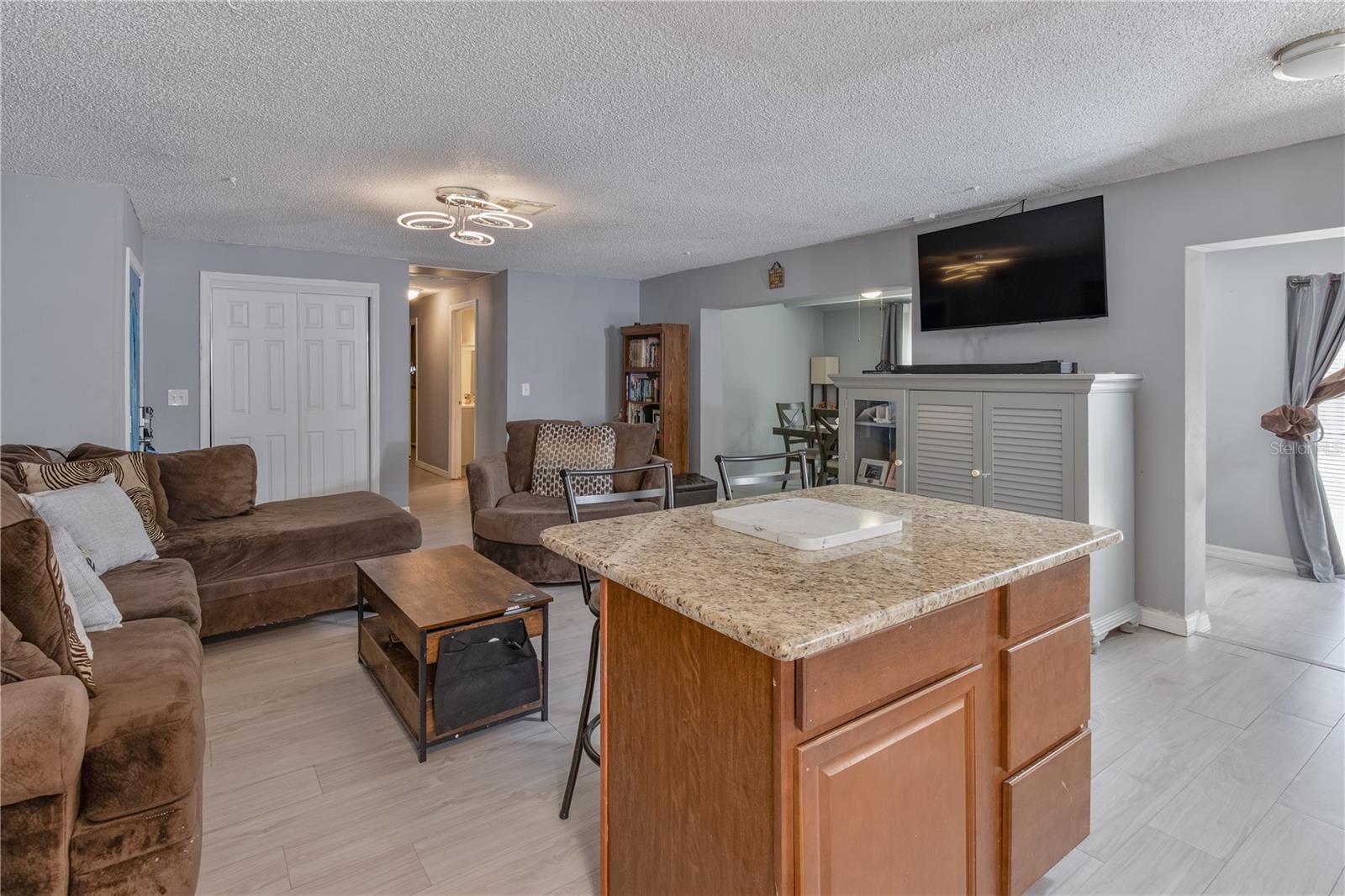 Image 6 of 18 For 3112 Oranole Road