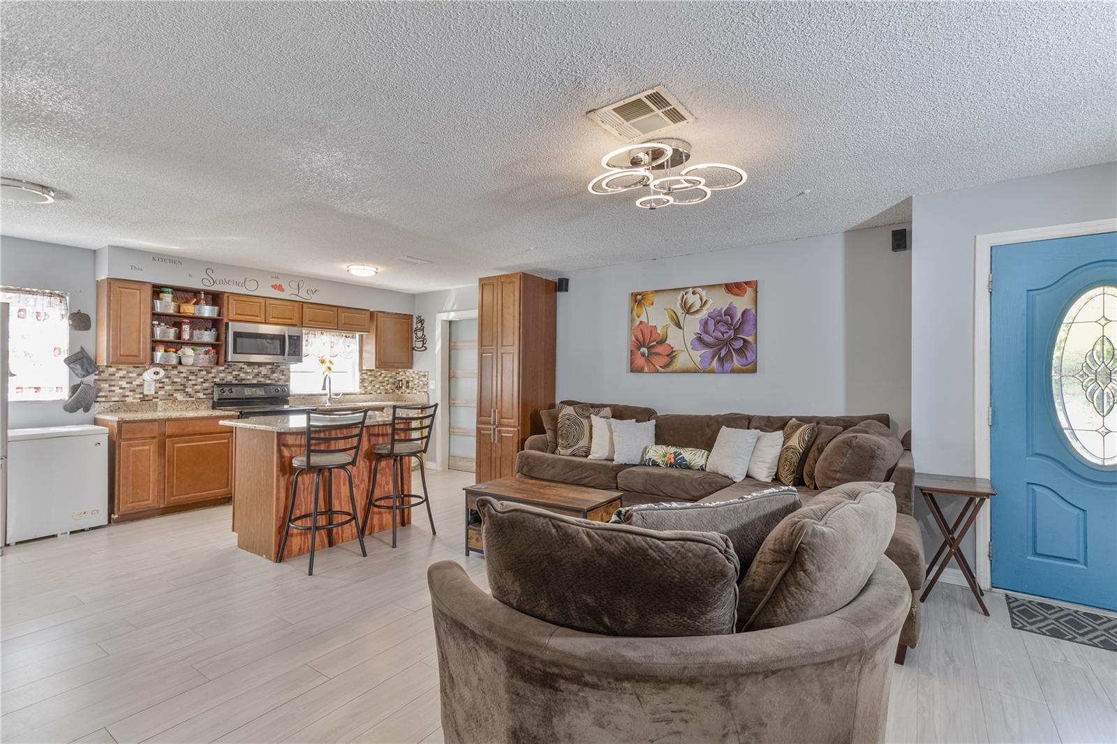 Image 8 of 18 For 3112 Oranole Road