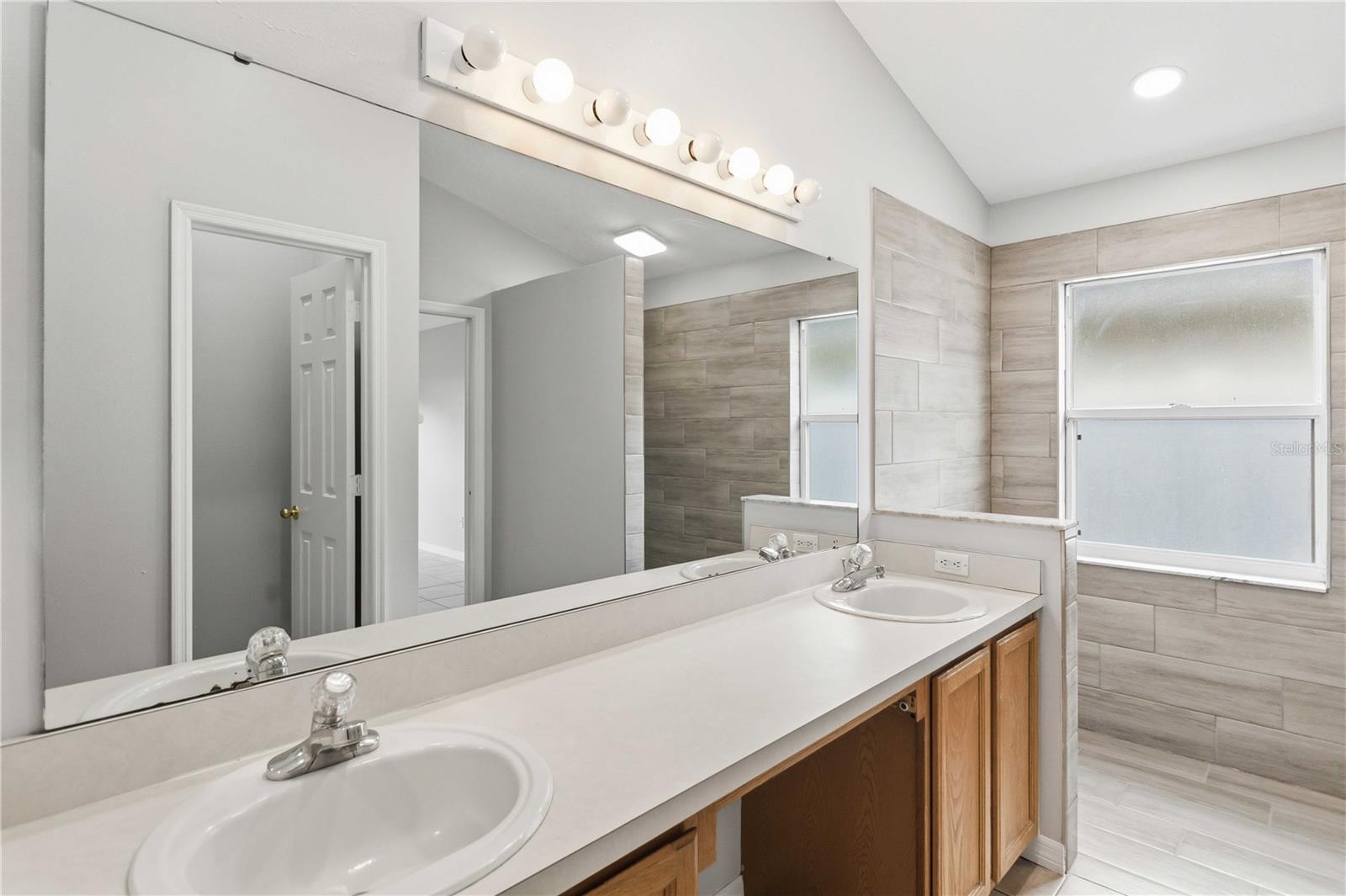 Image 20 of 30 For 11913 Hatcher Circle