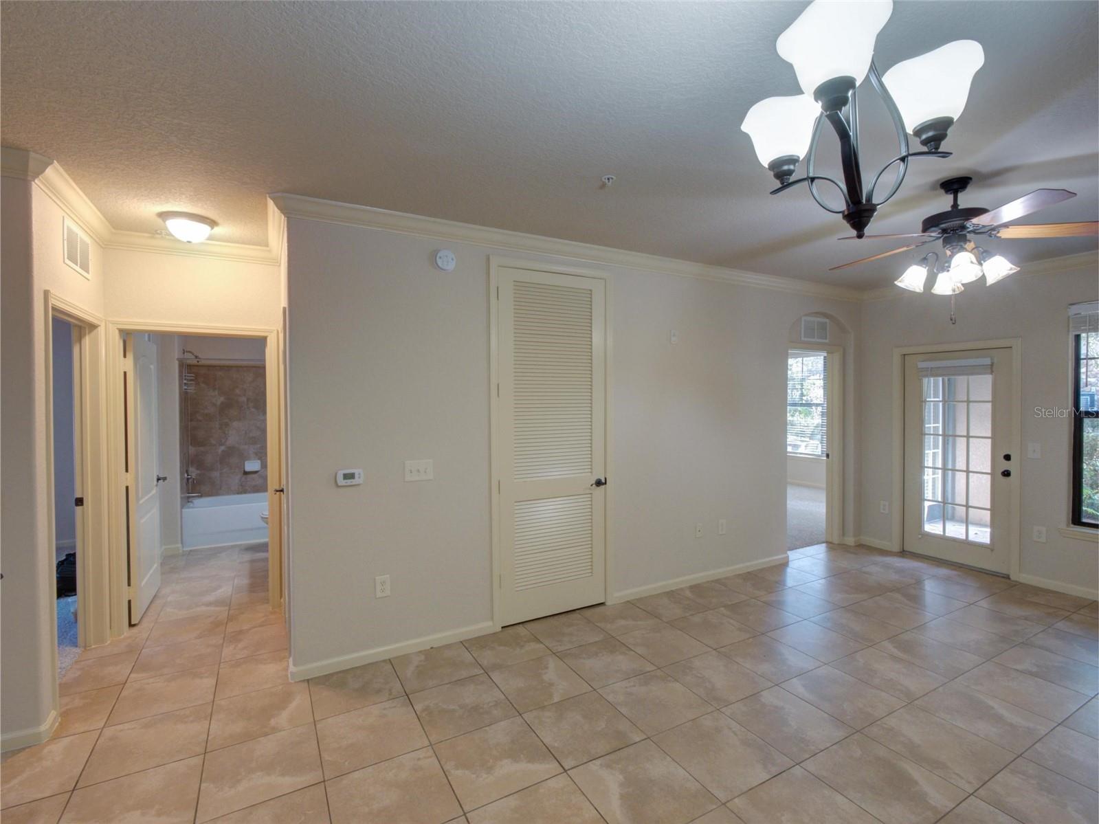 Image 11 of 43 For 904 Charo Parkway 514