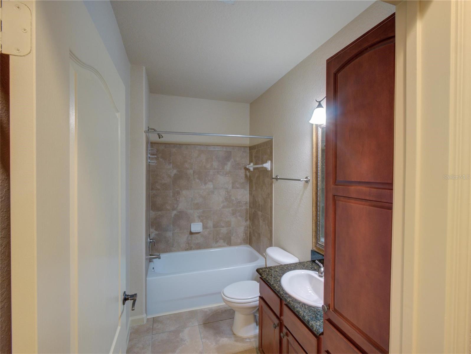 Image 17 of 43 For 904 Charo Parkway 514