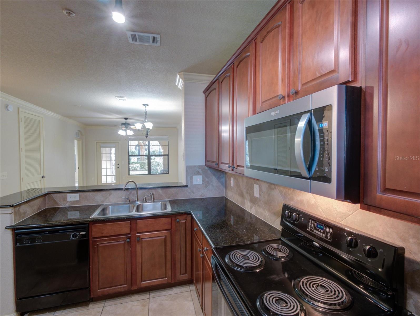 Image 19 of 43 For 904 Charo Parkway 514