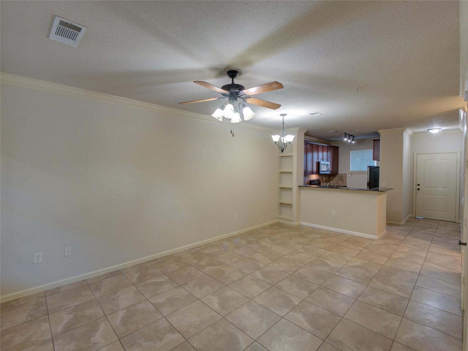 Image 8 of 43 For 904 Charo Parkway 514