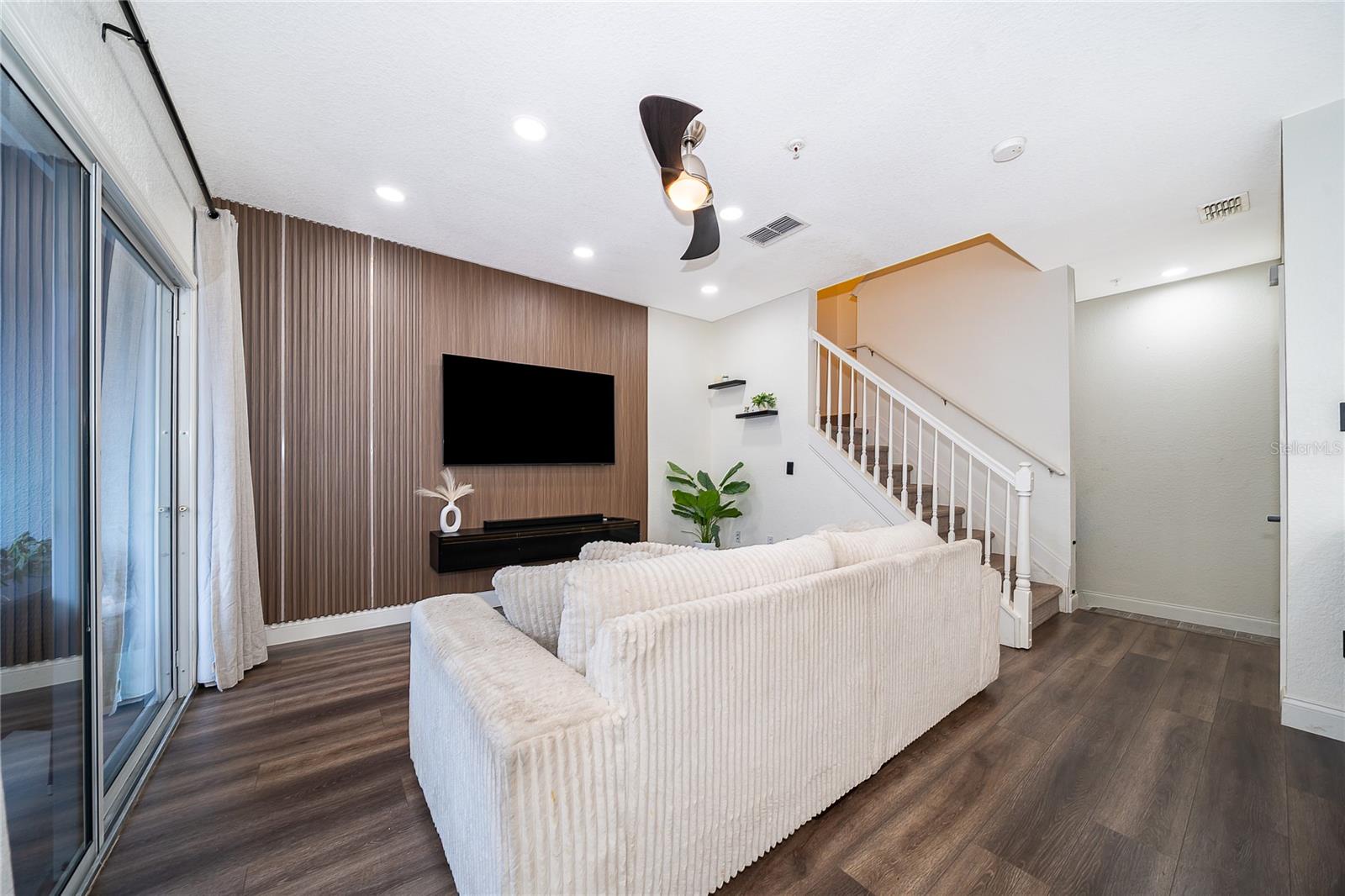 Image 10 of 32 For 2334 Grand Central Parkway 16